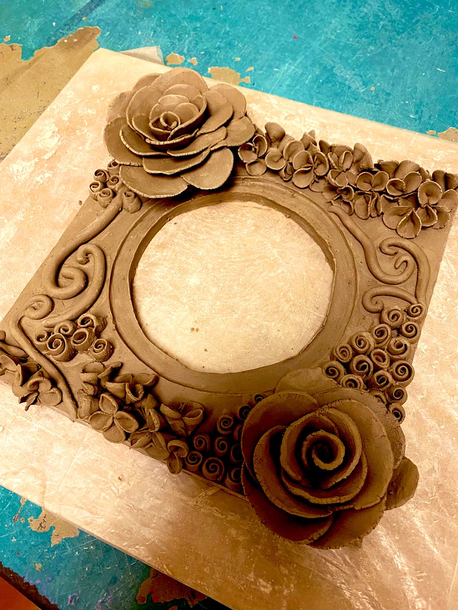 ddhanisch's tweet photo. Will this become the frame for a photo or for a mirror? Follow along for the final revealβ¦#mudpuppy #independentstudy #sustainedinvestigation #flowers #frame #pottery #handmade #Ops_burke https://t.co/aDZAxe1eCv