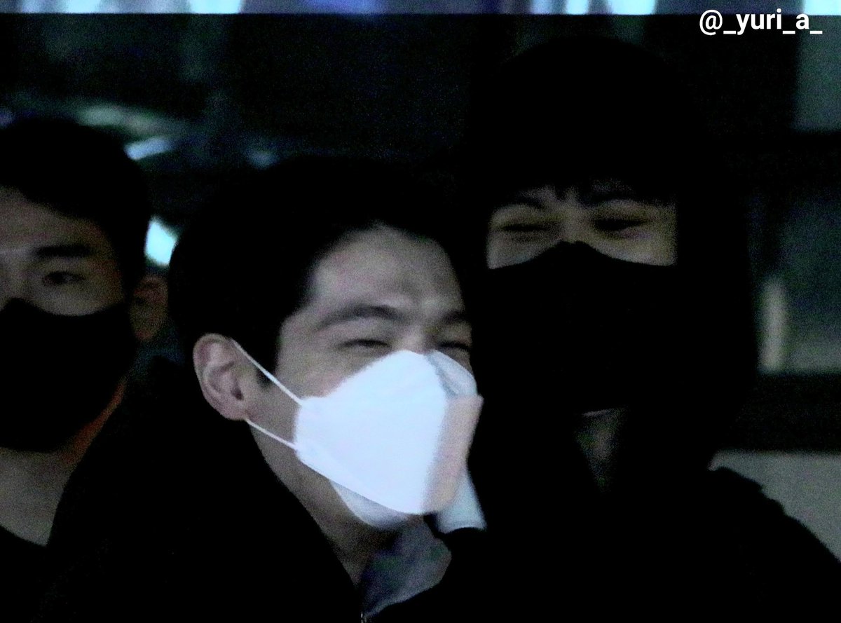 _yuri_a_'s tweet photo. 230416 블루헬멧 메이사의 노래 찬열 퇴근 pic
잘생긴 현욱이랑ㅋㅋㅋㅋ
넘나 자상한 형아 찬열이❤️❤️❤️ https://t.co/IfTCGnPiF6