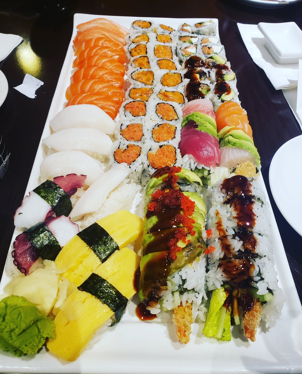 Danetanamo's tweet photo. Whoa! BIG #Sushi Shout Out to Hokkai Sushi in Glen Ellyn...Always #awesome #beyondreproach #Family #Easter Weekend https://t.co/PBpX2MVbkZ