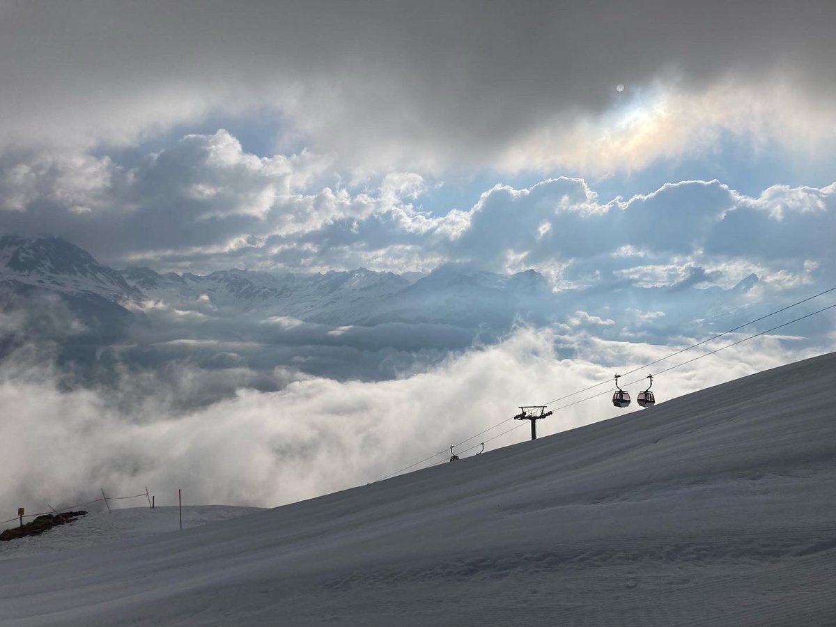 FranziMaetzel's tweet photo. Another great one!! #mountainlife #meinmontafon #snow #sunshine #mountains #view #landscape #kästlefigltag #skyvibes #outside #outdoors #silvrettamontafon #beautiful #nosnownoshow #amazing #greatday #nature #gorgeous #montafon #clouds #sky #vibes #happyeaster #betweentheclouds https://t.co/MTKlSo9x7k