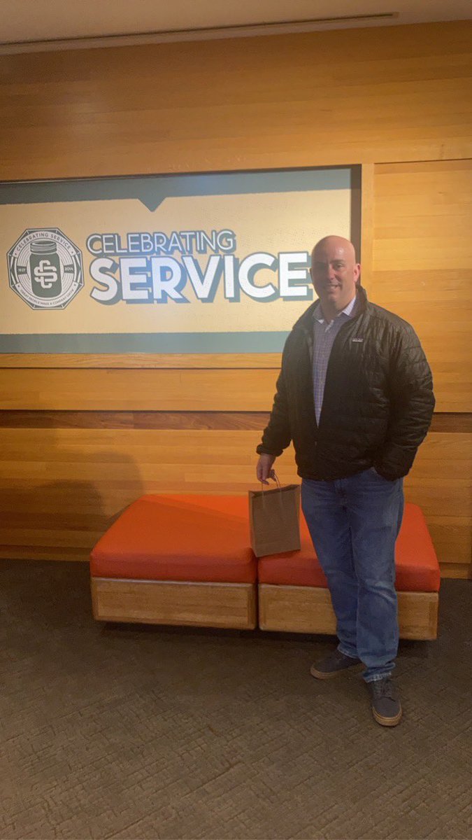 matthallcd5's tweet image. I’m kicking off my day in Muncie at the Farmers Market! It’s great to connect with fellow veterans like Paula who runs Lilu Farms and is looking to expand her small business in Alexandria. I’m looking forward to speaking to folks all today in Muncie!