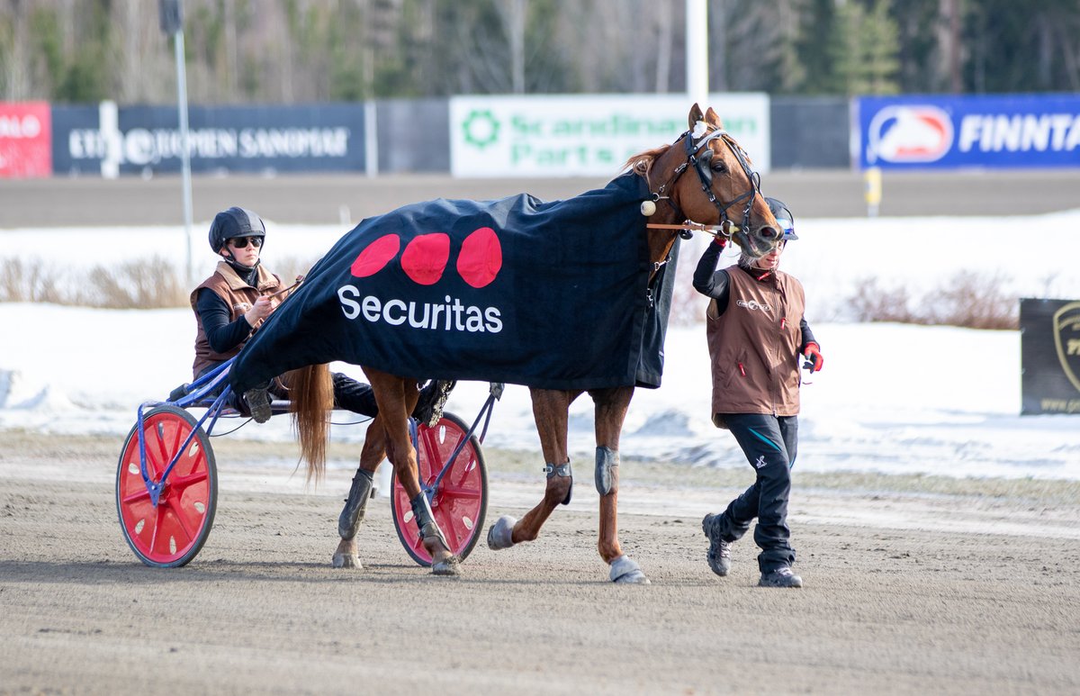 Jokimaanravit's tweet photo. 10. Securitas lähdön voittaja Rarity Red ja Olli Koivunen
#ravit #jokimaanravit #lahti https://t.co/lv6748cG3o