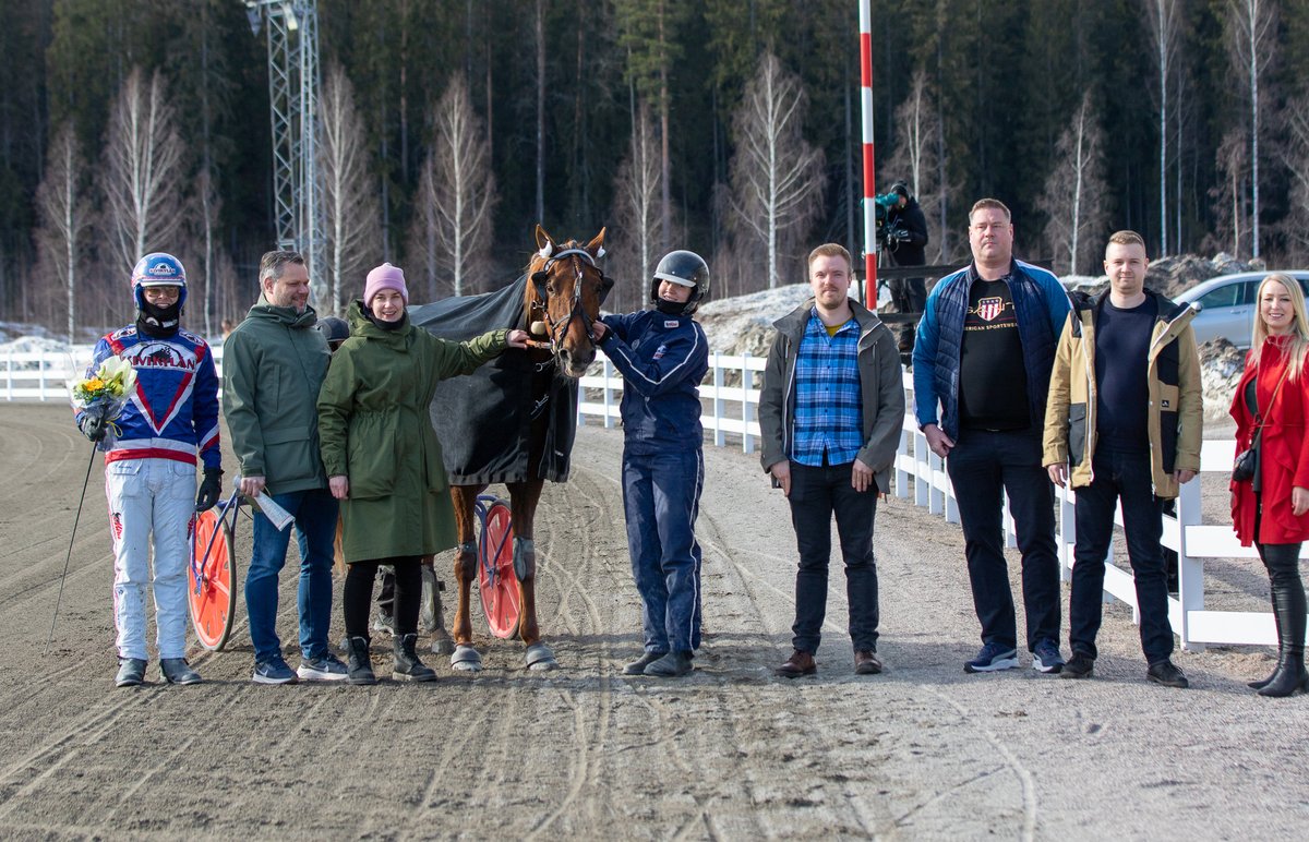 Jokimaanravit's tweet photo. 10. Securitas lähdön voittaja Rarity Red ja Olli Koivunen
#ravit #jokimaanravit #lahti https://t.co/lv6748cG3o