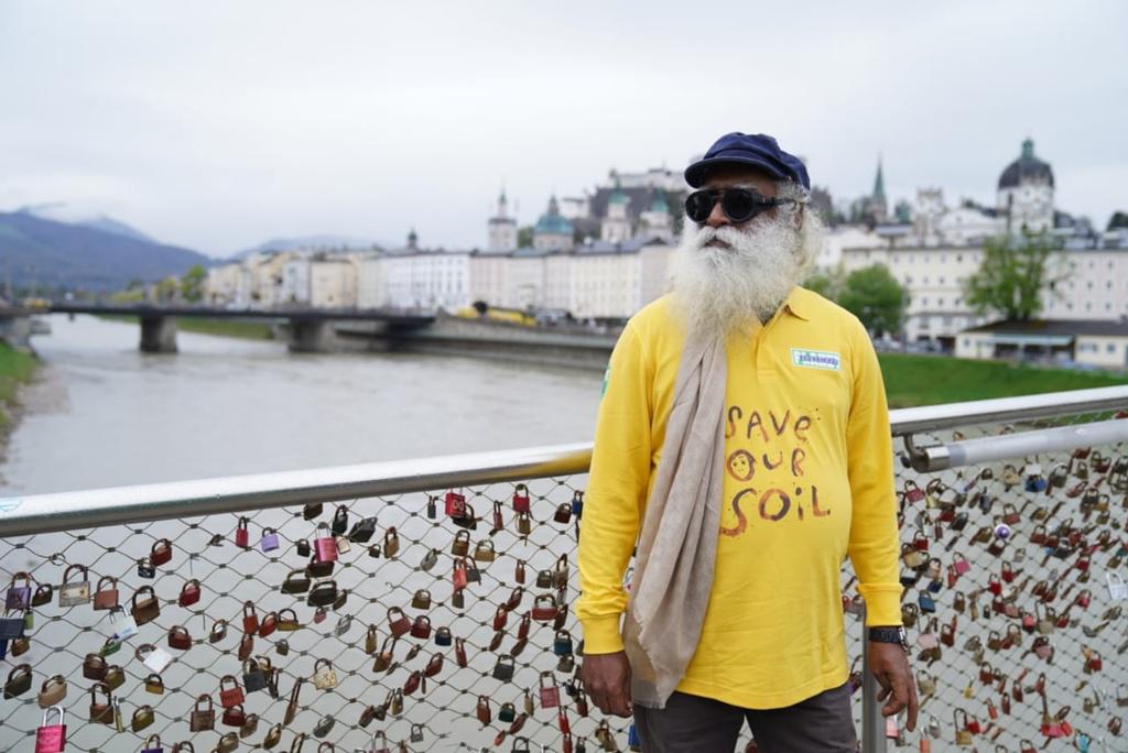 cpsavesoil's tweet photo. At the magical Salzach River.
#SaveSoil #ConsciousPlanet 
Action Now: https://t.co/z6MmqMf5nE
@SadhguruJV https://t.co/ZobQgulkFr