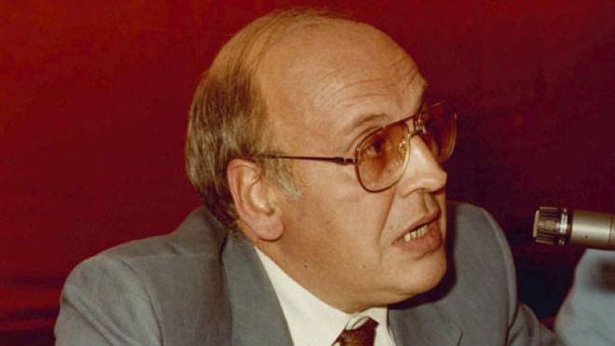 fleinaudi's tweet photo. Era sabato anche quel #16Aprile.
Era sul finire degli anni ottanta (ieri praticamente): il 1988.
Lui era era un uomo mite, un intellettuale cattolico raffinato.
Era Roberto #Ruffilli.
Loro erano comunisti !!! https://t.co/O7sAZmbsVt