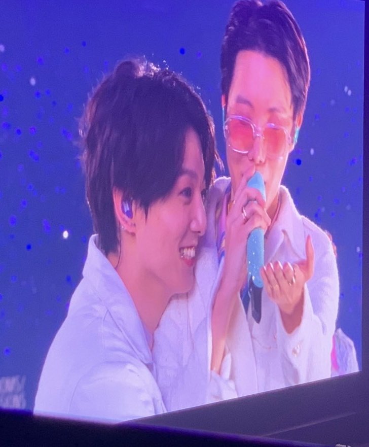 winnttaebear's tweet photo. FRONT VIEW                BACK VIEW https://t.co/Qnay5aC2br