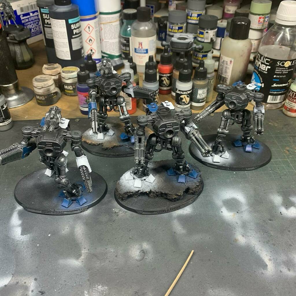 EdgeofEmpirePC's tweet photo. A couple of hours on my reaver quartet, ready for panels attaching now prior to weathering. Nice & quick, nice & simple. R. #conkersdeep #edgeofempirepodcast#edgeofempire#heresynpc2022 #heresythursday #battlebling #adeptustitanicus #trimhell #legioOsedax… https://t.co/zeToGH7he3 https://t.co/Xx9RaECJjn