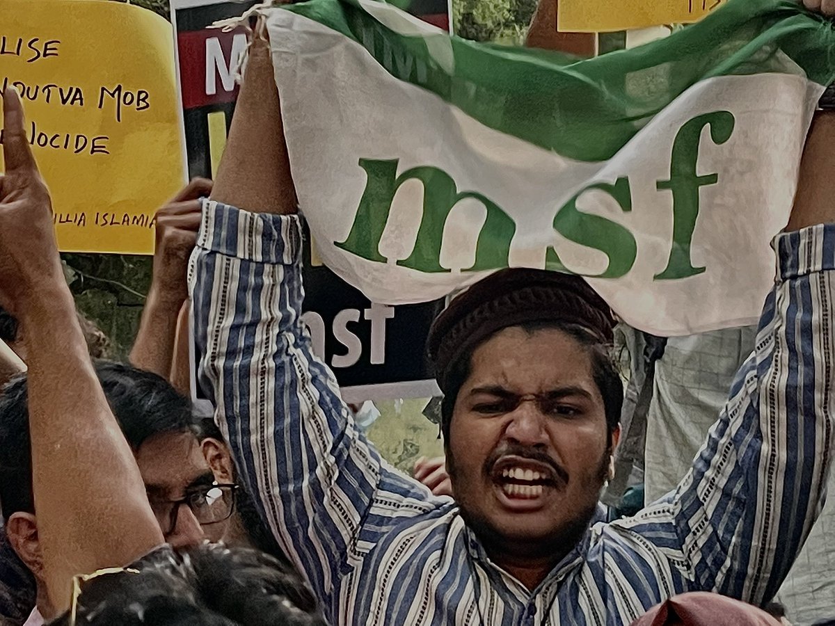 arbabali_jmi's tweet photo. Citizens of Delhi and student organisations held a candle vigil at 5 PM at Jantar Mantar today against the rising targeting of Muslims during Navratri in Khargone, Madhya Pradesh and other states. 1/3

Photos and video: @arbabali_jmi https://t.co/pTvNbgdgpN