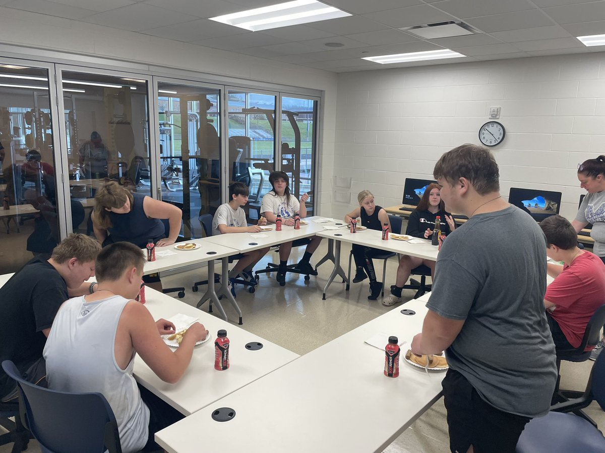 NeriaNick's tweet photo. After a max out day for champions lift, we had breakfast, and then finished the day with an Easter egg hunt. https://t.co/R5PT1BoHSl