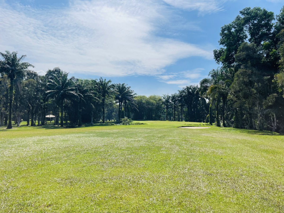 SophieChavanel's tweet photo. De retour au @golfkinshasa.🏌️♀️
Un espace de paix au sein de la capitale congolaise.🇨🇩
#ExploreCongo #BeautifulAfrica https://t.co/6kVazLySi0