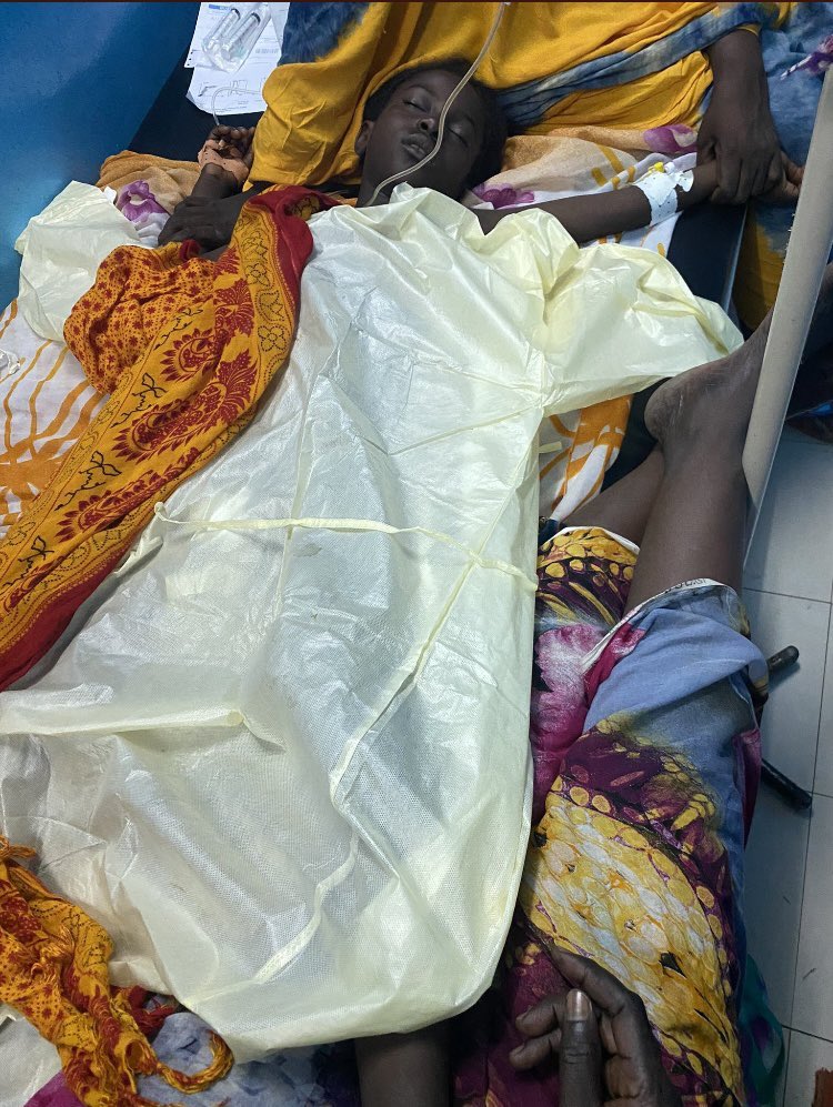 RaissaKassire's tweet photo. Nous avons atteint le summum de la bestialité au Tchad 🇹🇩.En plein mois sacré du Ramadan un Mr appelé Bichara se permet le luxe de violée une innocente de 8 ans.Les vies des mineures sont en danger,nous devons nous mobilisés afin que le gvmt réagisse fermement.#StopAuxViols https://t.co/a34Q2FpW43