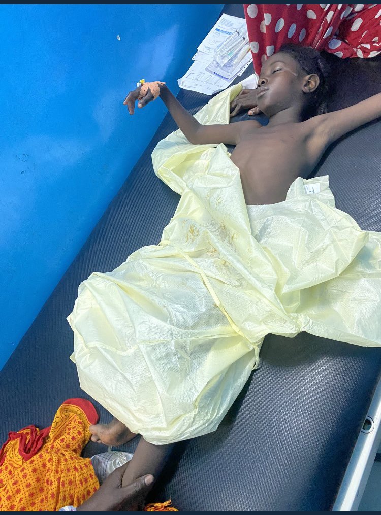 RaissaKassire's tweet photo. Nous avons atteint le summum de la bestialité au Tchad 🇹🇩.En plein mois sacré du Ramadan un Mr appelé Bichara se permet le luxe de violée une innocente de 8 ans.Les vies des mineures sont en danger,nous devons nous mobilisés afin que le gvmt réagisse fermement.#StopAuxViols https://t.co/a34Q2FpW43