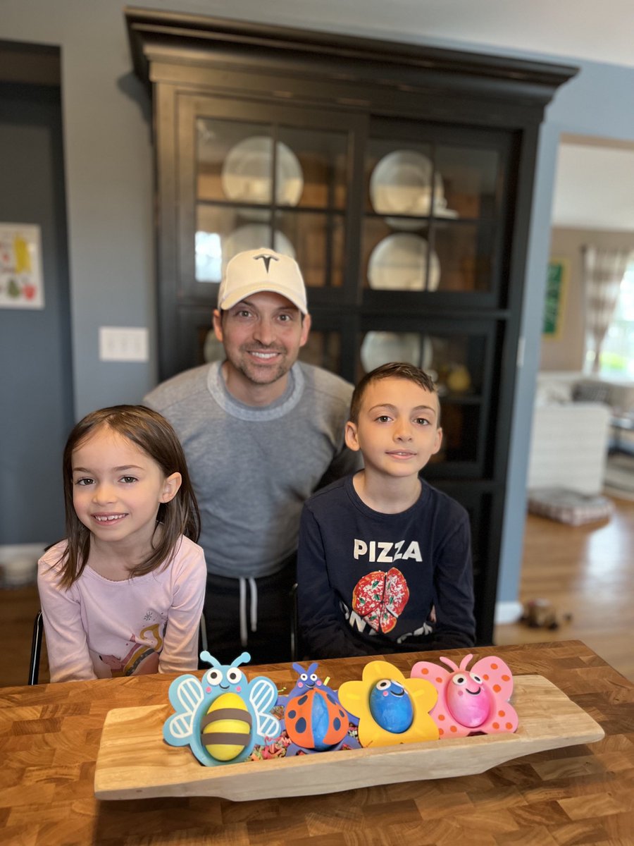 joenardecchia's tweet photo. Coloring #Easter eggs with the fam! https://t.co/RXTHpDf6Pb