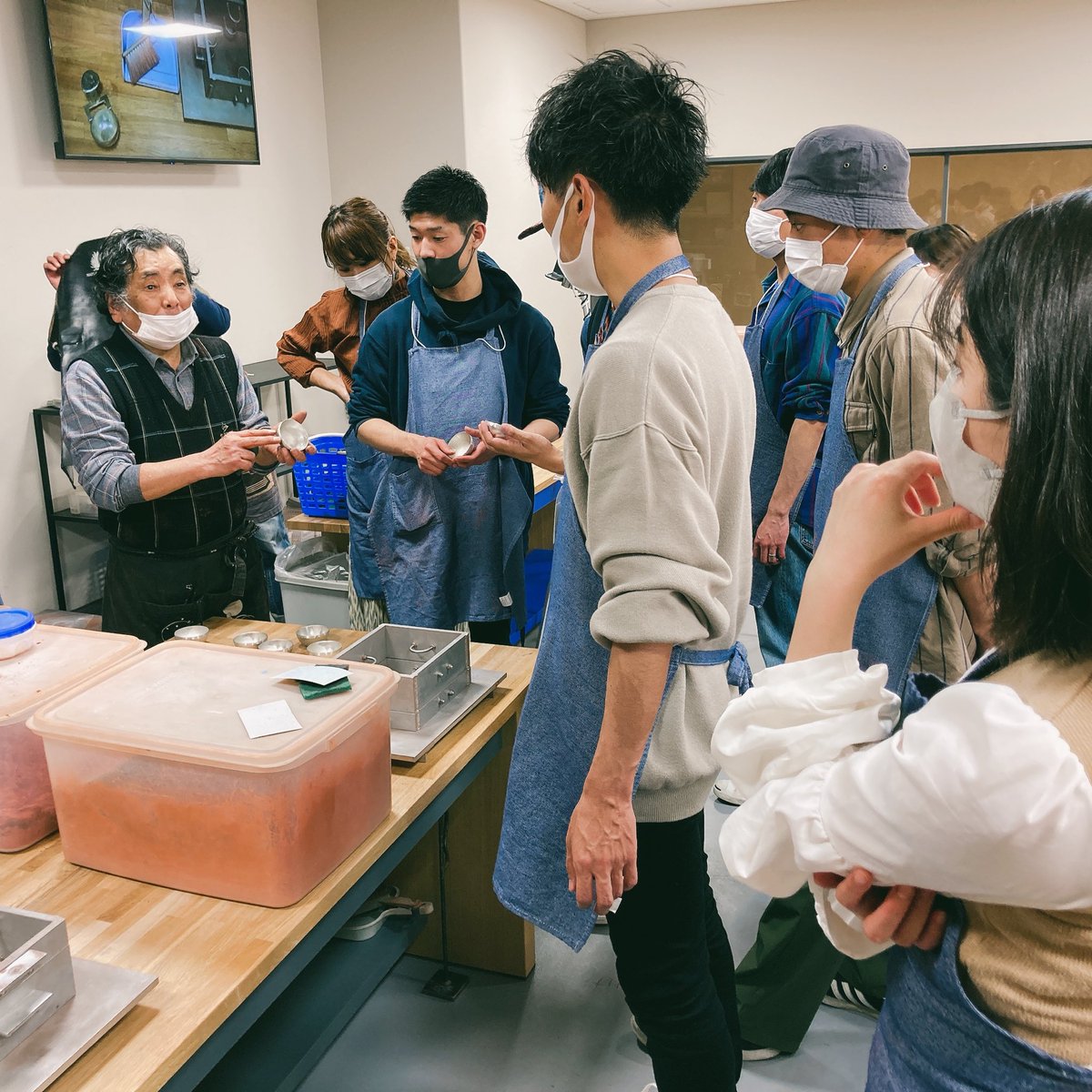 gaku_coaching's tweet photo. 富山は高岡の鋳物体験
各々のぐい呑み作り🍶

プロ指導のもと超貴重な体験！
今夜のホステルでは富山の日本酒をコイツで存分に楽しもうかなと🤩🤩

#キャリ旅 #TRAPOL
#旅の記憶に人が残る #富山 https://t.co/oBcl9R8NDS