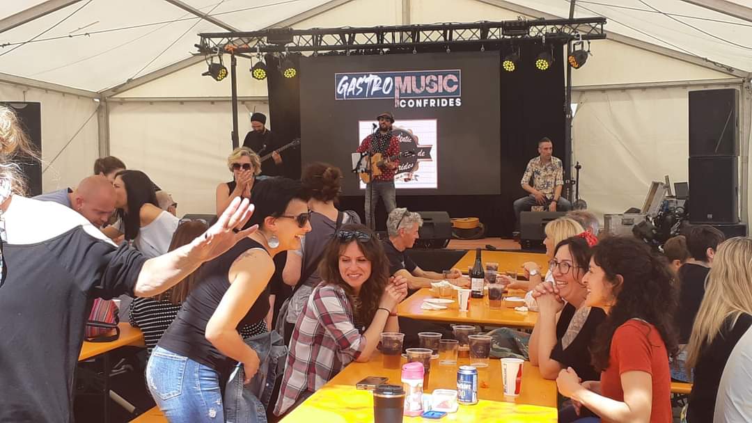 ConfridesGM's tweet photo. Disfrutando de la segunda jornada de #GastroMusicConfrides. Insuperable el ambientazo que se respira 😍 No te lo pierdas, todavía estás a tiempo 😎

@confrideslabdet @dipuAlicante

#Confrides #LAbdet #ConfridesLAbdet #VisitConfridesLAbdet https://t.co/cxE3YfoN5l
