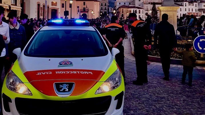 ProtCivilRonda's tweet photo. 🔸Jueves Santo con un gran aforo por las calles de nuestra ciudad #Ronda, donde empezamos cubriendo las estaciones penitenciales de Vera cruz,  Ecce Homo y padre Jesús. cubrimos los itinerarios con patrullas preventivas, y patrullas sanitarias, se realizaron varias intervencione https://t.co/QqUNYoz0Ja