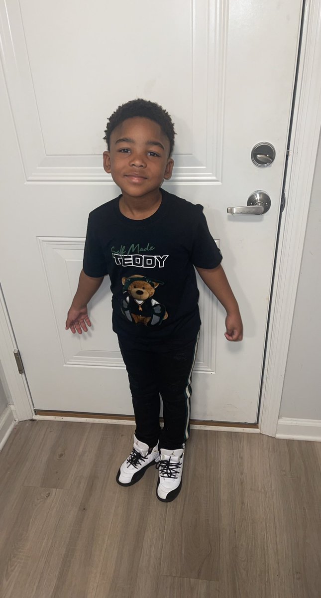 KeyPlusTWO's tweet photo. Heโs seen a few pictures of his dad with the pants on with the stripes down the side and wants every pair ๐๐คฆ๐พโโ๏ธ #LLWICKED https://t.co/NlkG2aAljm