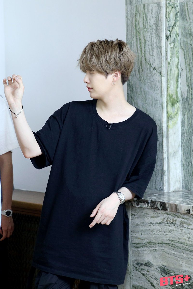 btspicstwt_'s tweet photo. [📸PHOTOS] 

[Behind Cut] Run BTS! Ep.104 | #SUGA https://t.co/i2cbJatP1F