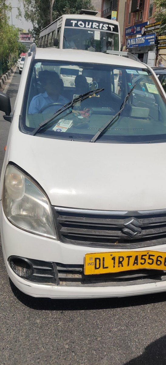 RonitC12's tweet photo. @Olacabs @ola_supports @dtptraffic @DelhiPolice Today an Ola cab banged into my car from behind and then fled the scene. The police is not able to trace the driver, I would request you to share the details of the said Cab driver and owner so further action can be taken. https://t.co/2TCxmVD8la