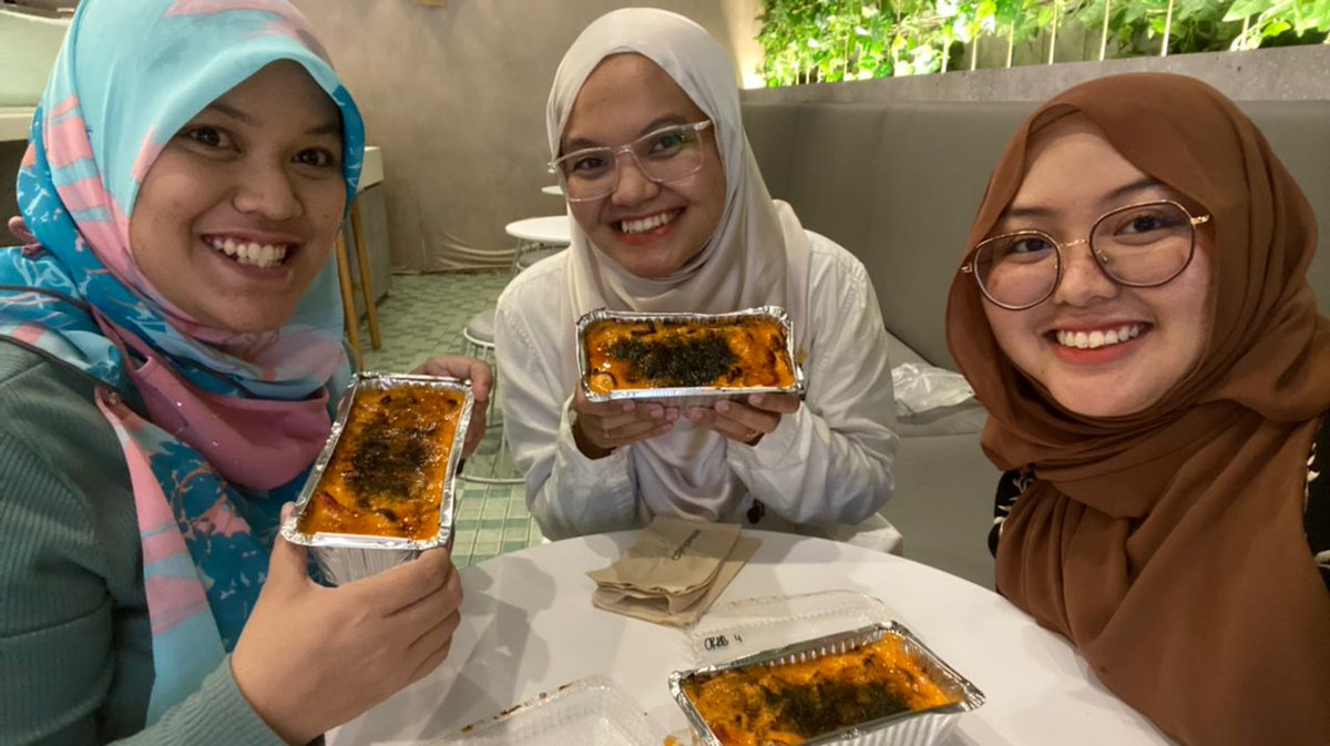 Lia_Z_471's tweet photo. Tak sangka ada kawan twitter yang sudi temankan kita iftar.
Thanks @teeradzi and @haesoopuff bagi kita rasa mentai.
U guys boleh rasa jugak.
Ada tiga jenis mentai.
Prawn 🍤
Crab🦀
Salmon 🍣
Order cepat for your iftar.
#Haesoopuff #HaesooMentai https://t.co/3n612Xa4ZO