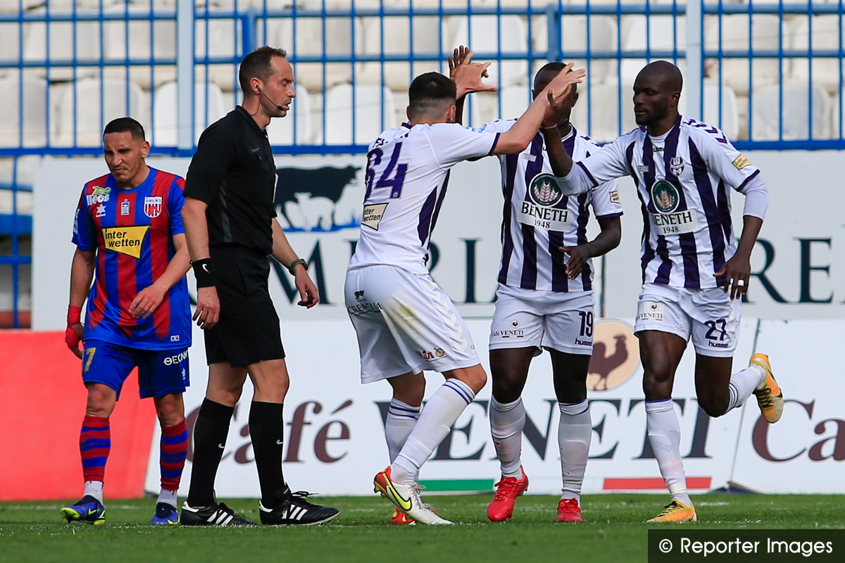 Super_League_GR's tweet photo. 87', Απόλλων Σμύρνης-Βόλος ΝΠΣ 1-1. Ο πανηγυρισμός του Ντάουντα μετά το γκολ στο 81'.
➡️https://t.co/LG3tHzWgov
#slgr #playouts #matchday4 #apovol #apollonsmyrnisfc #volofc #slgrinterwetten https://t.co/iL6pl5dMyT