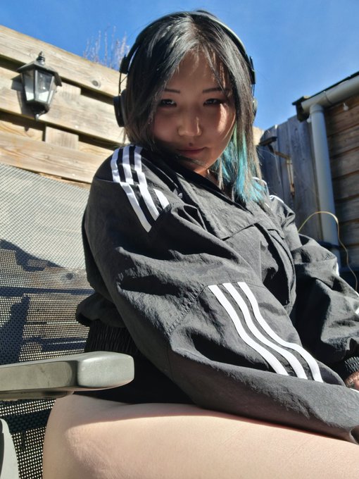 Trying to get my legs tanned. https://t.co/Q9efm69Twr