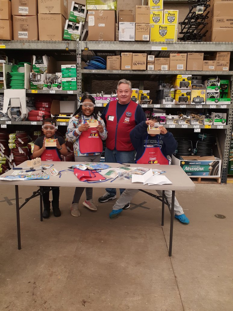 LowesWeymouth's tweet photo. Great kids workshop in Weymouth today. Thank you Eric for making their day! @Bracken73P @HenryGaudet5 https://t.co/ekdywrDuBv