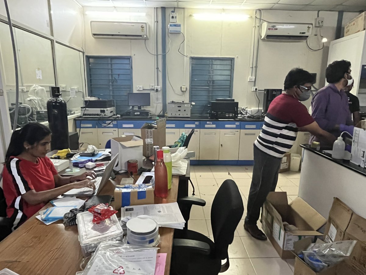 Chans2k2's tweet photo. Utilised this long weekend holidays in having group as well as individual meetings on day 1 followed by deep cleaning of a lab on day 2. Enjoyed group lunch and finally ended 2 days tasks with a delicious red velvet cake.
@che_iith @IITHyderabad #CarbonLab #Labcleaning https://t.co/nQcNw9Hto7