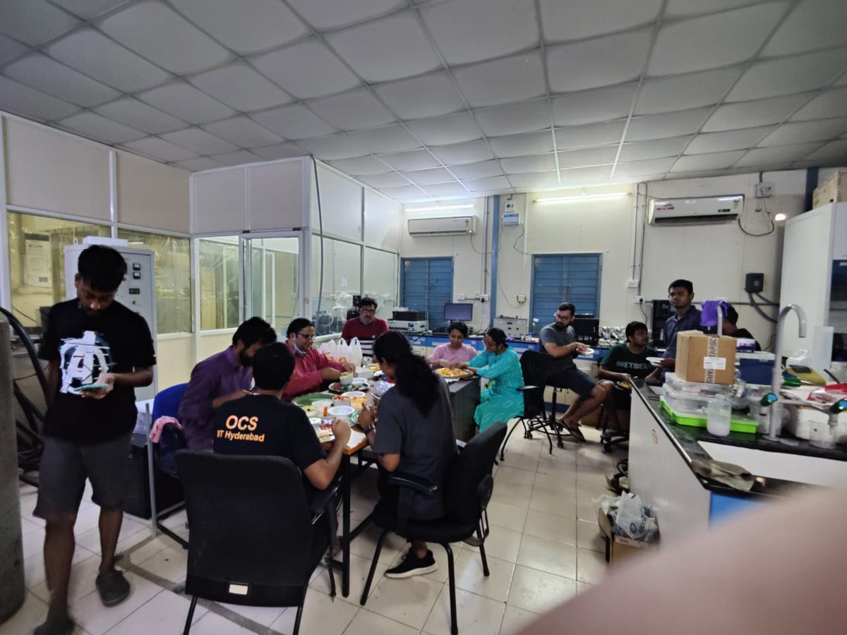 Chans2k2's tweet photo. Utilised this long weekend holidays in having group as well as individual meetings on day 1 followed by deep cleaning of a lab on day 2. Enjoyed group lunch and finally ended 2 days tasks with a delicious red velvet cake.
@che_iith @IITHyderabad #CarbonLab #Labcleaning https://t.co/nQcNw9Hto7