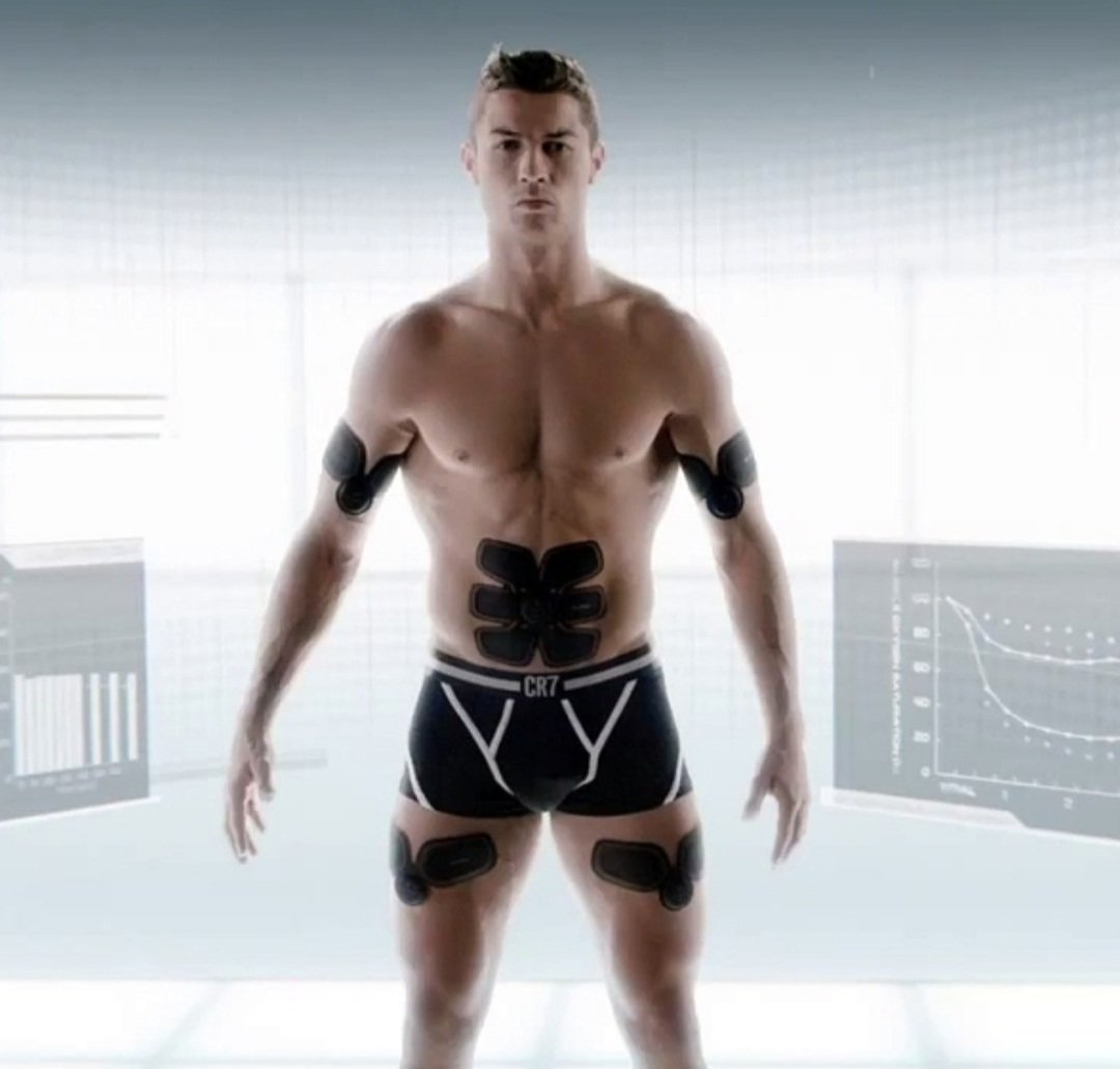 Blue_Lock_br's tweet photo. ⚠️🚨ALERTA SPOILER - BLUE LOCK CAP 170🚨⚠️
.
.
.
.
.
.
.
.
.
.
.
O que Chris Prince está usando nessa página, parece ser um produto chamado "SIXPAD". Esse produto tinha um comercial protagonizado por Cristiano Ronaldo. O nome do comercial era "Body Revolution" https://t.co/Jo5xBzgV5o