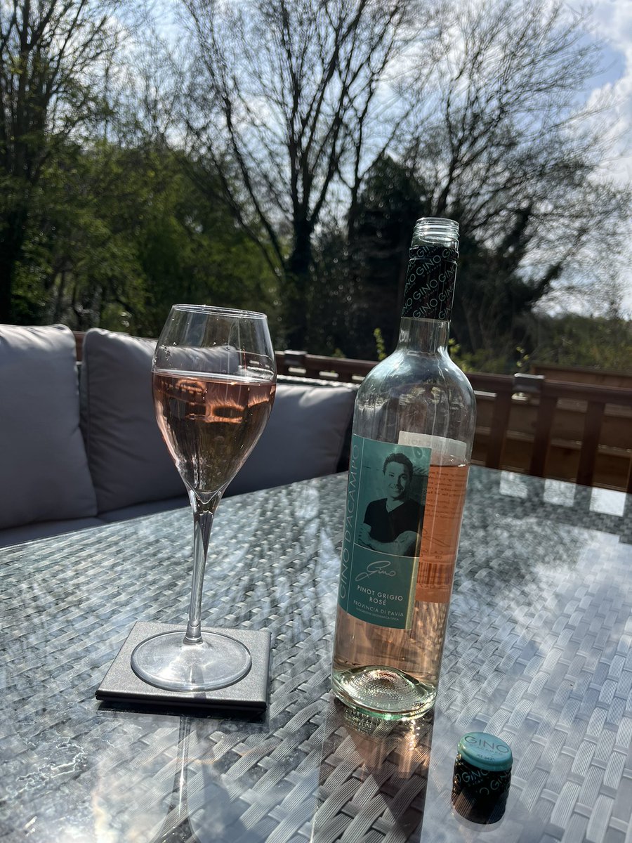 tracy_faruga's tweet photo. On a lovely sunny Bank Holiday Saturday in Sheffield….only one thing to do….chill with a glass of @Ginofantastico Pinot Grigio Rose. Light, fruity, refreshing and very easy to drink 🤪 Thanks Gino “Sheffield” D’acampo 😁 https://t.co/yBnzxOflVS
