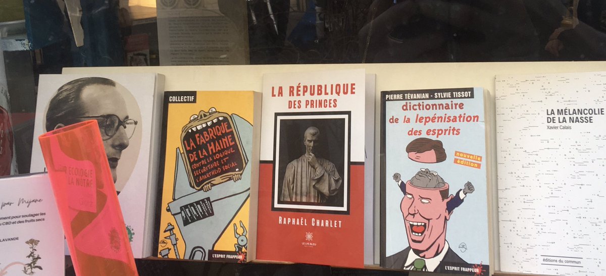 RaphalChrlt's tweet photo. La séance de dédicaces à @LadyLongSolo, c’est fini !
Mais mon essai y est toujours en vente, n’hésitez pas à vous y rendre ! #VIeRepublique #democratie https://t.co/D78SN82ctu