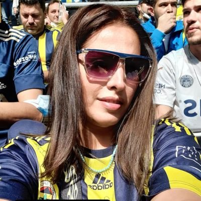 Dimo_ca's tweet image. ولی برام سواله، چه تفاوتی بین این عکس با اون کلیپ داره؟
دو تا عقده ای که تو گرفتن سلفی خودشون رو در کنار جنس مخالف نشون دادن!!