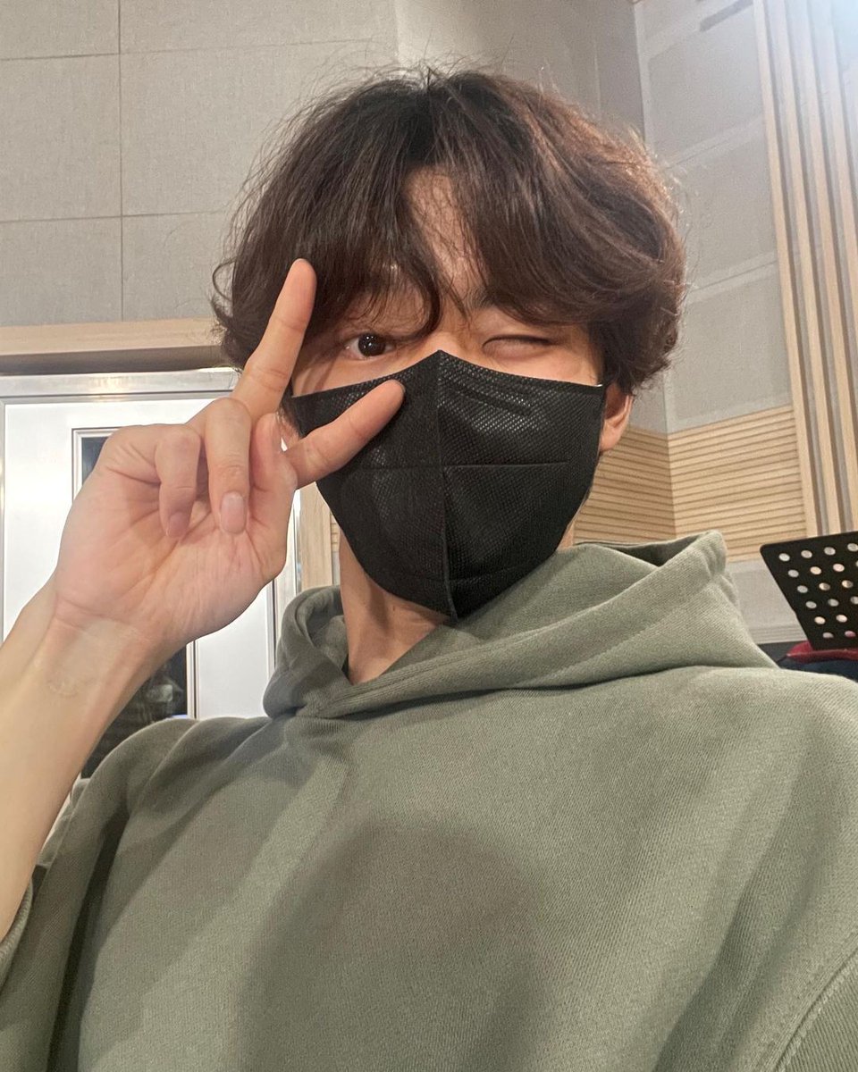 yu_pentagon's tweet photo. 멋지게힐링하는홍배우입니다
#진홍석이_내려온_우리의_봄
저희펜타곤최고의보컬입니다 https://t.co/zkv8xfP8Bf