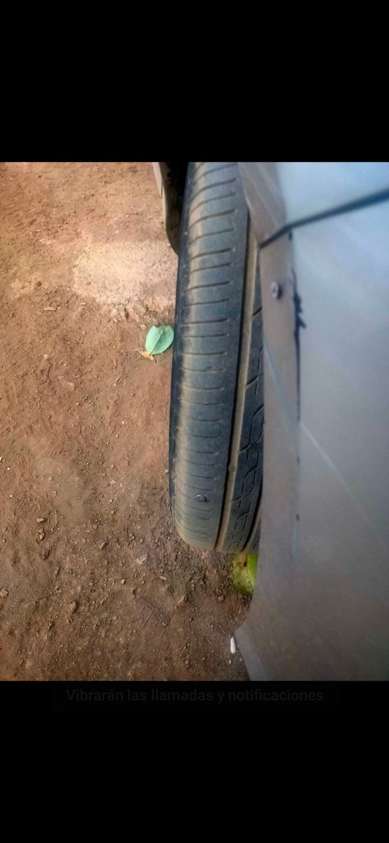 YonarquiM's tweet photo. 3 veces a la semana a la vulcanizadora,un dolor de cabeza, el señor que reparaba me dijo dra esos se los ponen es demasiada coincidencia los mismos clavos nuevos en la llanta del lado derecho.Adivinen quien los ponía? Tuve que cerrar con zinc mi casa, no lleve más el carro https://t.co/AJnlJzDrn6