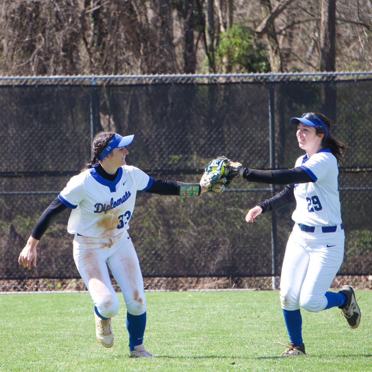 🗣 IT’S SENIOR DAY 

Join us at Baker field as we recognize and celebrate our seniors and play ✌🏼 on Baker Field. Senior recognition take place between game 1 &amp; 2

🆚 Muhlenberg
🕐 1PM &amp; 3PM
📍 Baker Field
💻 godiplomats.com/links/v9hbjp

#godips