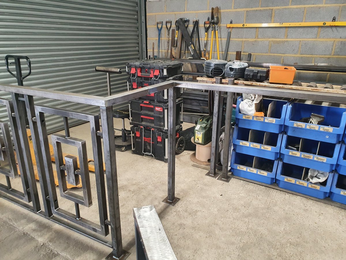 AclWelding's tweet photo. A truly unique railing system.
Not bad for one old man!
#railings #design #oneoff https://t.co/RjgrOAB9T1