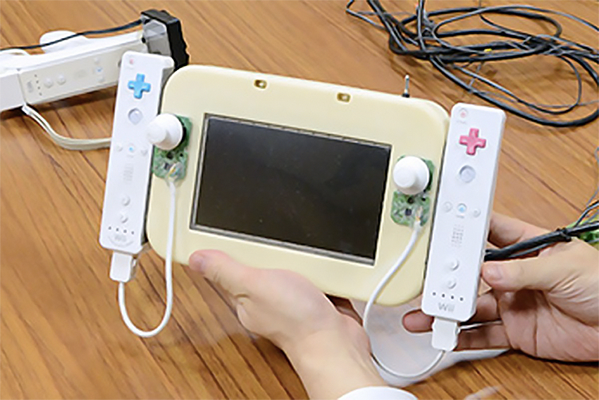 NintendoMemo's tweet photo. "Some time in the future we may be able to combine the technologies of #GameBoy and #GameCube in a unit that will be small and light with a long enough battery life and a low enough price for the market." 🤔👀

Iwata Satoru (Gamespy, 2004)

#NintendoSwitch https://t.co/ERtDM71zLf