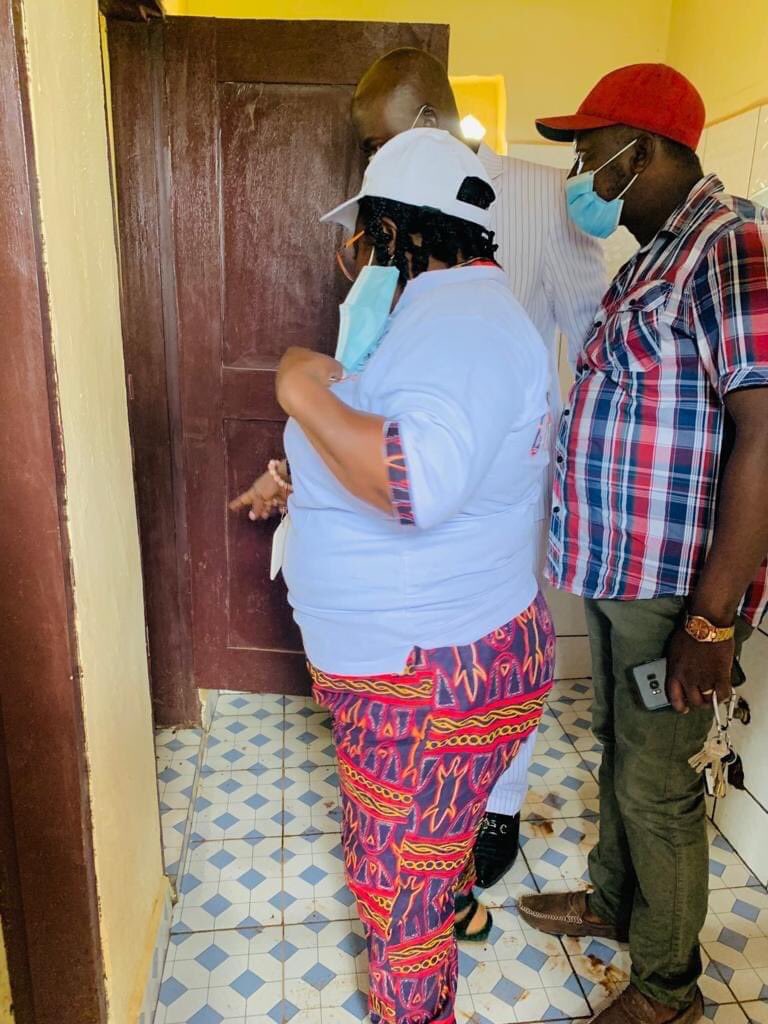 Nainmirayuh's tweet photo. Girls in school need menstrual friendly toilets to feel safe & 2 properly cleanup during menstruation π©Έ in school. Happy to work with @Center4advocac1 in the rehabilitation of scul toilets 4 this. 1st stop at #GBHS #Bayelle #Bda . B4 meets afterππΎ#BleedandStudy #BleedwithPride https://t.co/dsGo7XgNZL