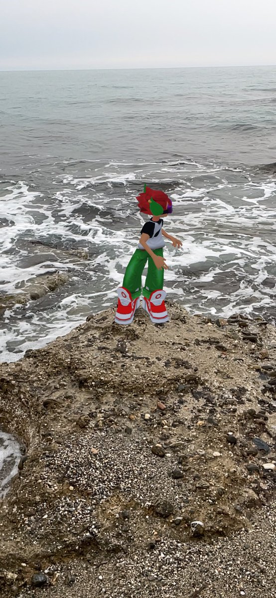 Oli_Envo's tweet photo. @envoverse Thanks Ralf, seems its not the Envos world … I got him stepping out the MedSea cleaning up - good Job !!! Cheers Oli https://t.co/ZbLSJC8lhh