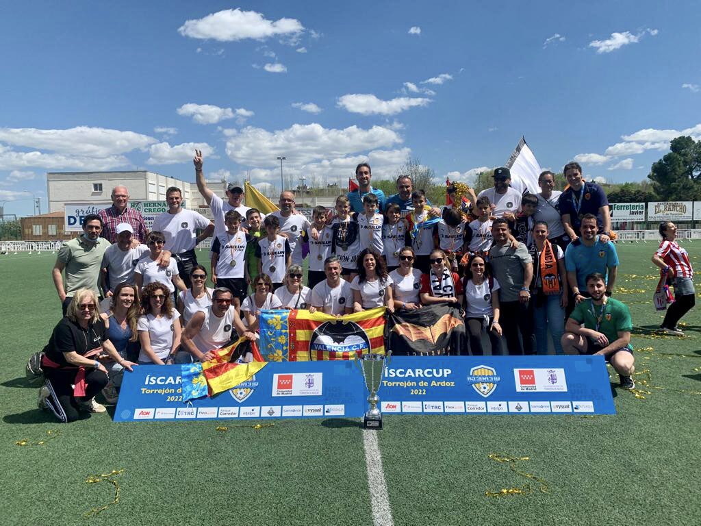 Academia_VCF's tweet photo. 🏆 Nuestros benjamines han logrado el 𝙏𝙀𝙍𝘾𝙀𝙍 puesto en la @IscarCup

👏 ¡Enhorabuena y a seguir disfrutando del fútbol! 

#ADNVCF🦇 https://t.co/5bPY9tJptm