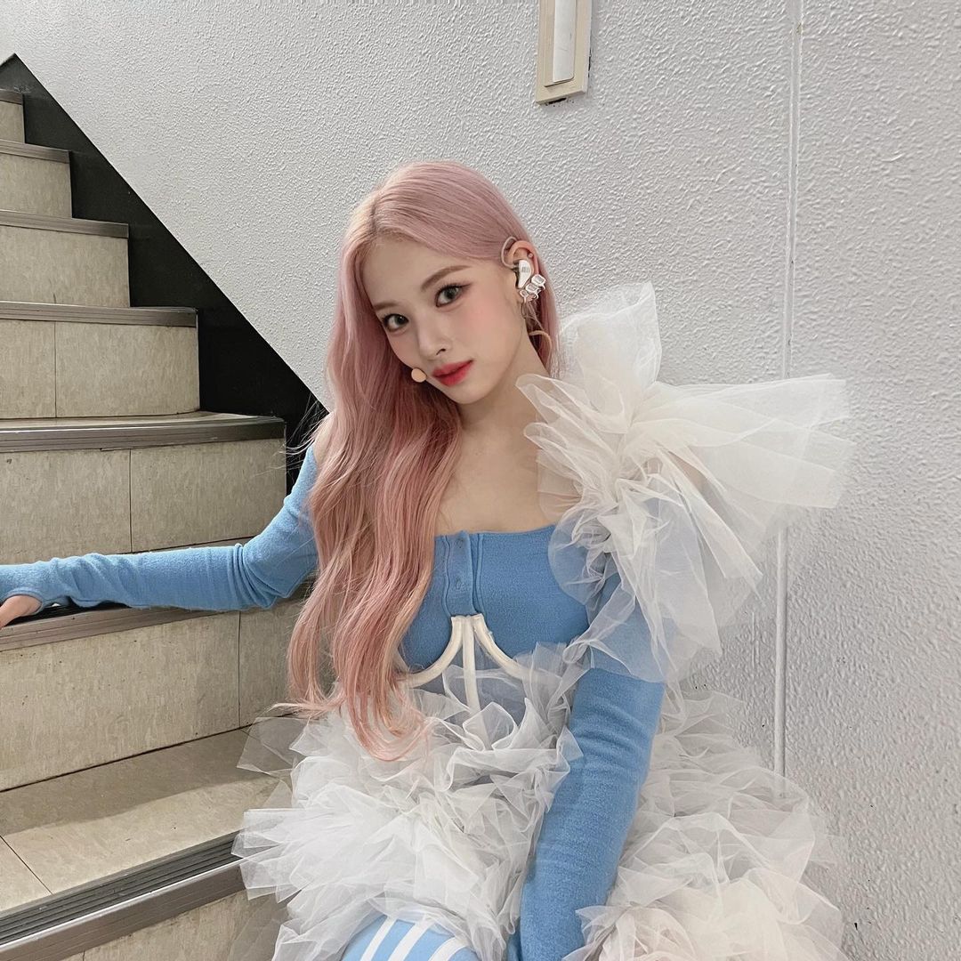 jinlyarchives's tweet photo. lily instagram update for jinni's birthday 

#NMIXX #엔믹스 #LILY #릴리  #JINNI #지니 #JINLY https://t.co/aj2aGGUpdn