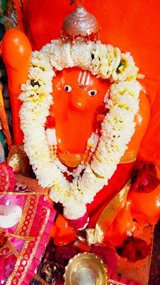 <a href="/CMOfficeUP/">CM Office, GoUP</a>
चित्रकूट के घाट पर भई संतन की भीर।तुलसीदास चंदन घिसे तिलक देत रघुबीर।।श्री हनुमान जी महाराज द्वारा तोता के रूप का धारण यह संकेत दिया था। रामघाट चित्रकूट स्थित यह सिद्ध पीठ श्री तोता मुखी हनुमानजी के नाम से जानी जाती है।इसके विकास के लिए सरकार को ठोस योजना बनानी चाहिए।