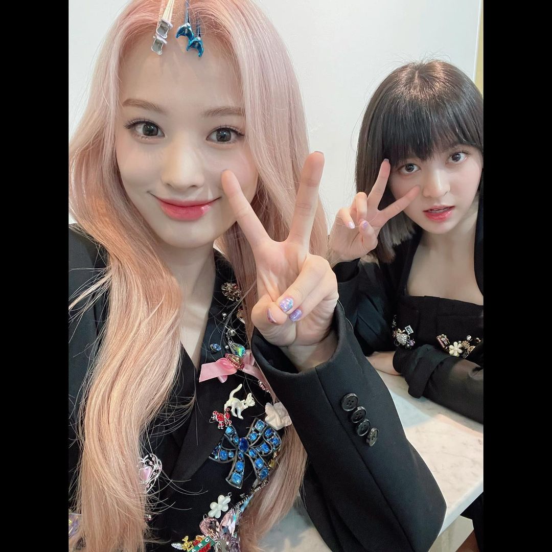 jinlyarchives's tweet photo. lily instagram update for jinni's birthday 

#NMIXX #엔믹스 #LILY #릴리  #JINNI #지니 #JINLY https://t.co/aj2aGGUpdn