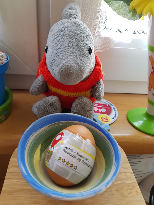 Ludmila87534002's tweet photo. A to nasze ulubione jajko w tym roku. Prawda, że super? Pozdrowienia dla Pana Krzysztofa Hołowczyca, którego głos tak często nas prowadzi po drogach.
#WielkanocCzarusia #jajka #wielkanocne #Wielkanoc #Wielkanoc2022 #Automapa #pisanki https://t.co/42a4e5V1bd