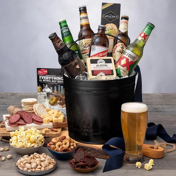DelTacoGuy's tweet photo. Happy Easter @angelicsackler Iโm your #secretbunny
I hope you like them, I couldnโt just decide on one basket so hereโs a few! Even one for your little pup. Happy Easter bud. https://t.co/sZ8O6fQj52