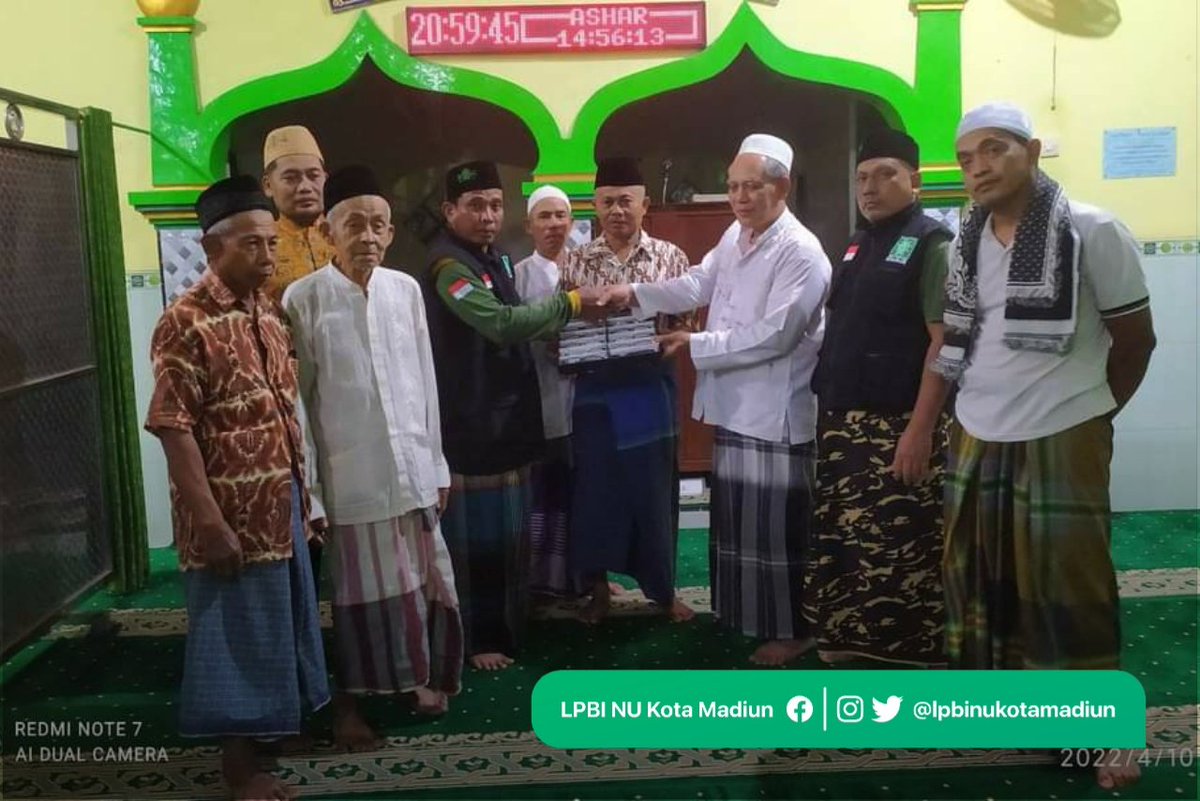 lpbinukotaAE's tweet photo. Relawan @lpbinukotaAE mmbagikan kacamata baca gratis kpd Jama'ah Masjid yg melaksanakan Tadarus Al-Qur'an di 3 lokasi:
(1) Masjid Ichwanul Muchilsin, Dsn Pucang Ds Pucang Rejo Kec Sawahan Kab Madiun
(2) Masjid  Ath Toyyibyyah Desa Kajang
(3) Masjid Baiturohman Jl Tanjung Pandean https://t.co/J1mPtbtLye