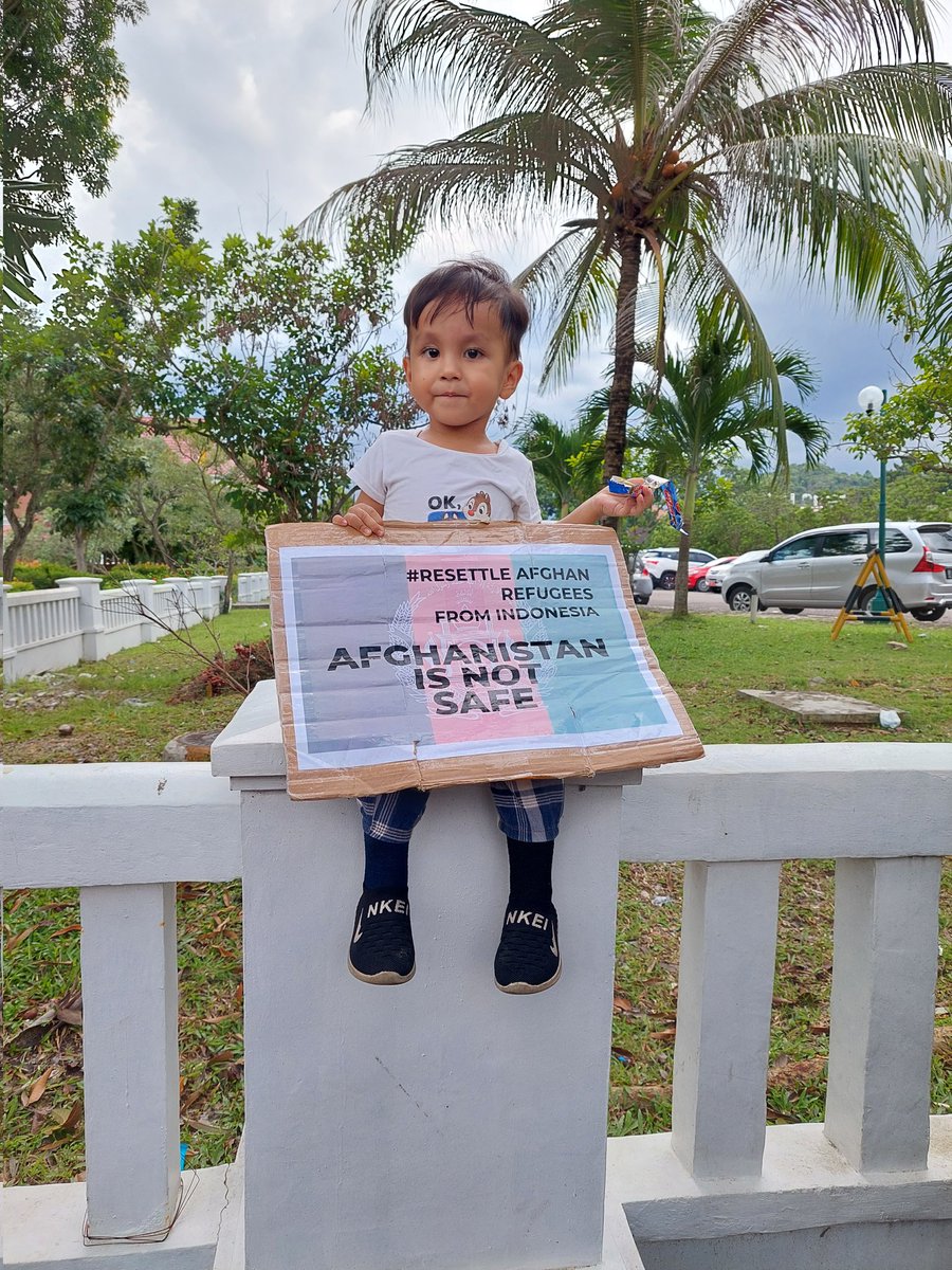 ShBHussaini1's tweet photo. #RescueAfgRefugees_Indonesia https://t.co/bX3GHnngWq