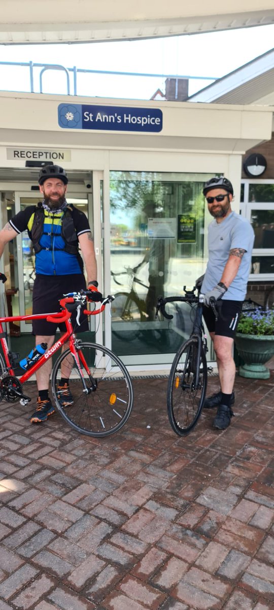 rodgers_dr's tweet photo. Training rides coming in thick and fast now, we will soon be starting our 1080 mile ride the full length of the UK, all to rise money for a great charity @StAnnsHospice that continues to help and supports so many @MidnightSteamer @efcn3 https://t.co/8BiqGnlU3T
