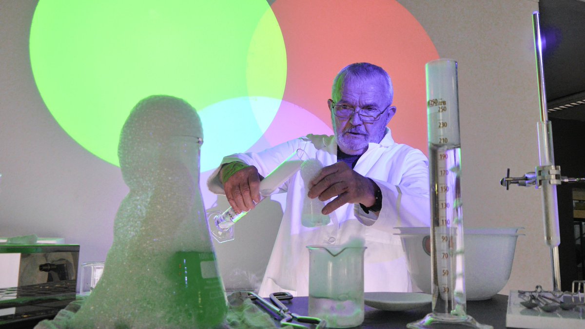 EXPERIMINTA (@experiminta_ffm) on Twitter photo Diesen Monat haben wir eine riesige Spende von der Firma <a href="/carlrothgmbh/">Carl Roth</a> erhalten
 
Die Spende hilft uns auch weiterhin junge
Forscher:Innen für die MINT-Fächer zu begeistern 
Wir bedanken uns herzlich bei der Firma CarlRoth für die großzügige Spende 
#Labor #Spende #experiment Diesen Monat haben wir eine riesige Spende von der Firma <a href="/carlrothgmbh/">Carl Roth</a> erhalten
 
Die Spende hilft uns auch weiterhin junge
Forscher:Innen für die MINT-Fächer zu begeistern 
Wir bedanken uns herzlich bei der Firma CarlRoth für die großzügige Spende 
#Labor #Spende #experiment